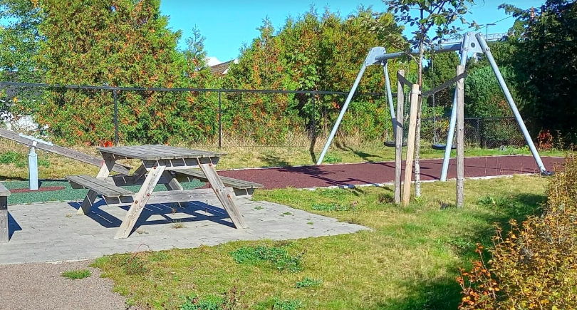 Sjarmerende liten lekeplass- Husøy